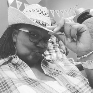 Meet your Posher, Yvette